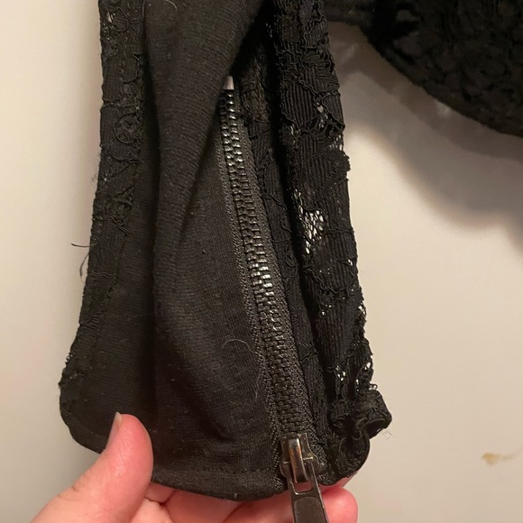 Guess Women’s Black Lace Biker Jacket Cropped Size Large - Picture 6 of 7